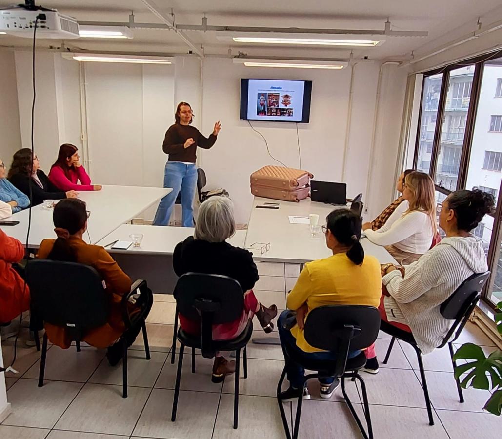 Herval d' Oeste-  Consultora do Sebrae reforça importância da identidade territorial no artesanato