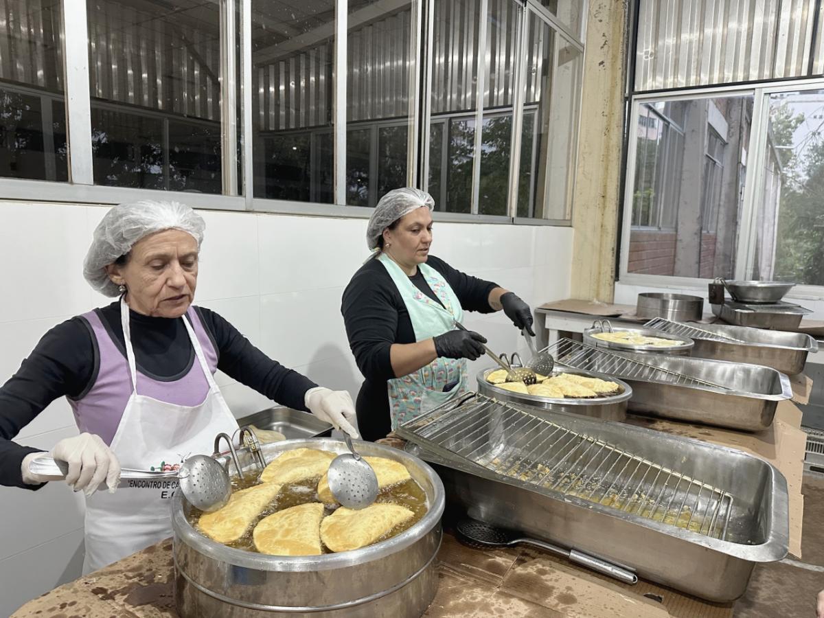 CDL/Mulher de Joaçaba comercializa mais de 3 mil pastéis em pastelada beneficente